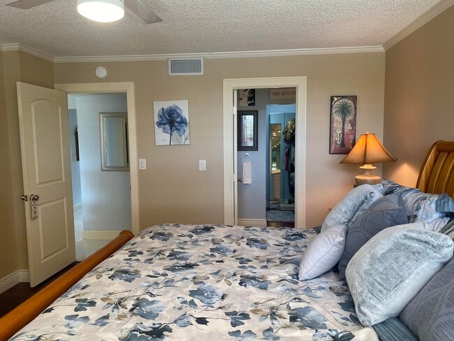 Building Photo - 14 Royal Palm Way