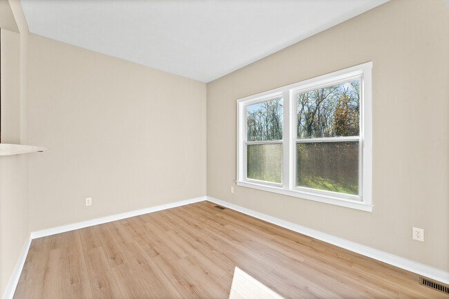 Building Photo - 709 Ravenshire Ct