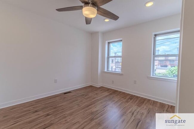 Building Photo - 142 N Ellwood Ave