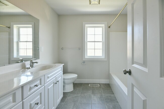 Building Photo - 448 New Haven Ave