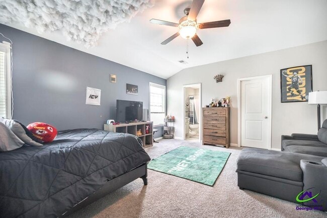 Building Photo - 421 Newport Ave