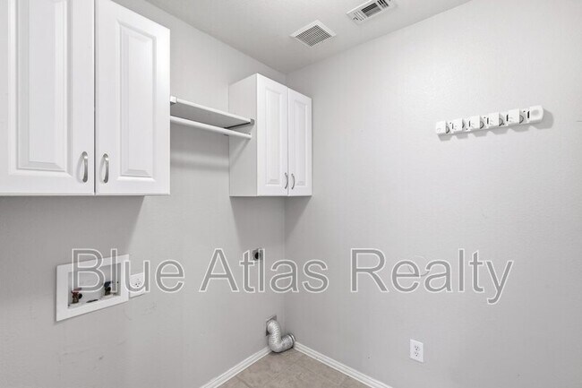 Building Photo - 1012 Waterview Dr