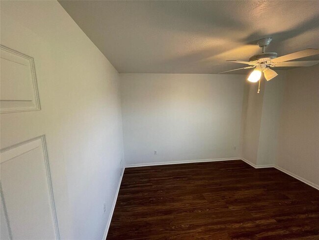 Building Photo - 2103 Weathersfield Trace Cir