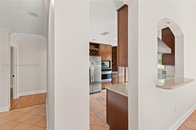 Building Photo - 1428 Medina Ave