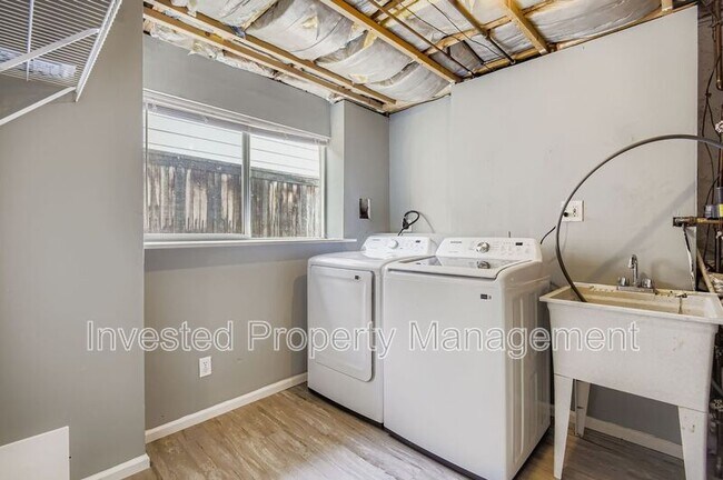 Building Photo - 9847 Sydney Ln