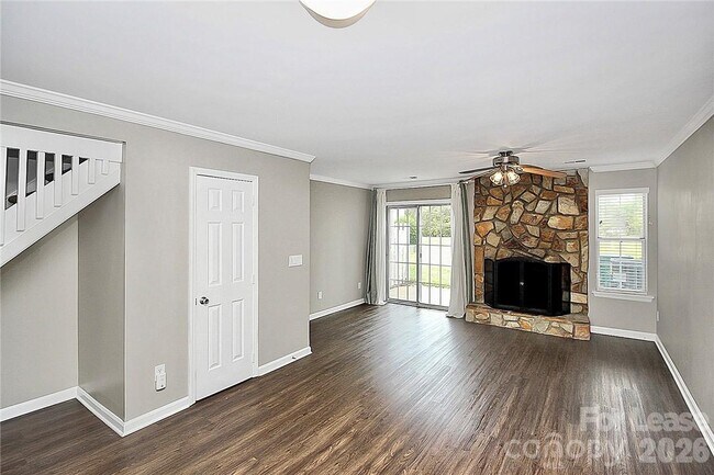 Building Photo - 8203 Golf Ridge Dr