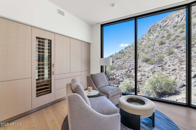 Building Photo - 5000 N Camelback Rdg Dr