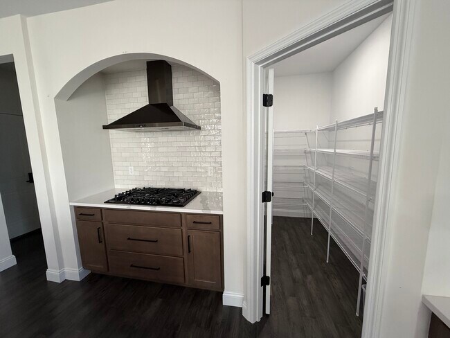 Building Photo - 156 Far Meadow Dr