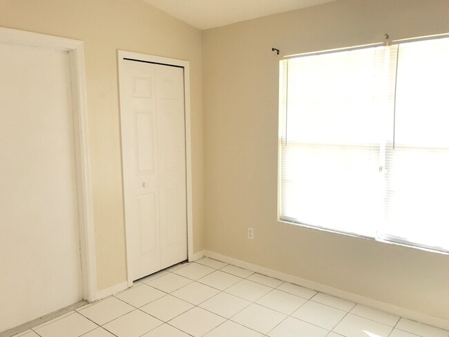 Building Photo - **COMING SOON**  3/2/2  Conveniently Located