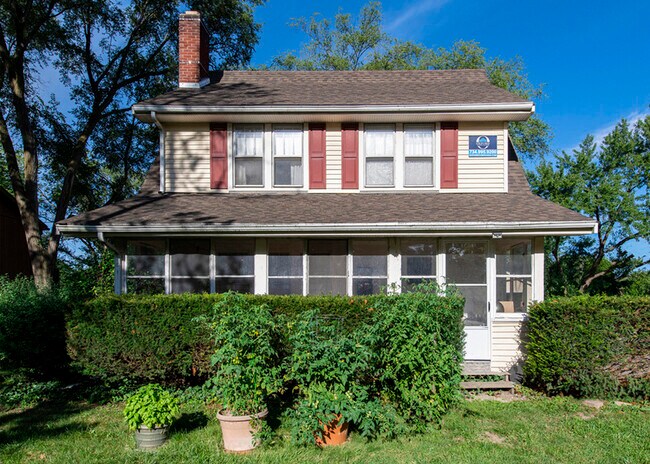 Building Photo - 785 N. Maple-785-1