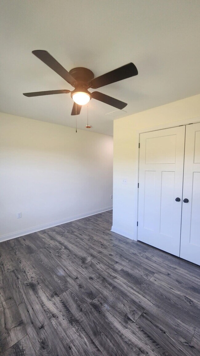 Building Photo - 929 Olympic Ct
