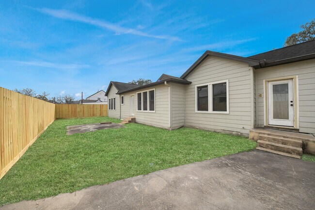 Building Photo - 1507 Brooks Ave