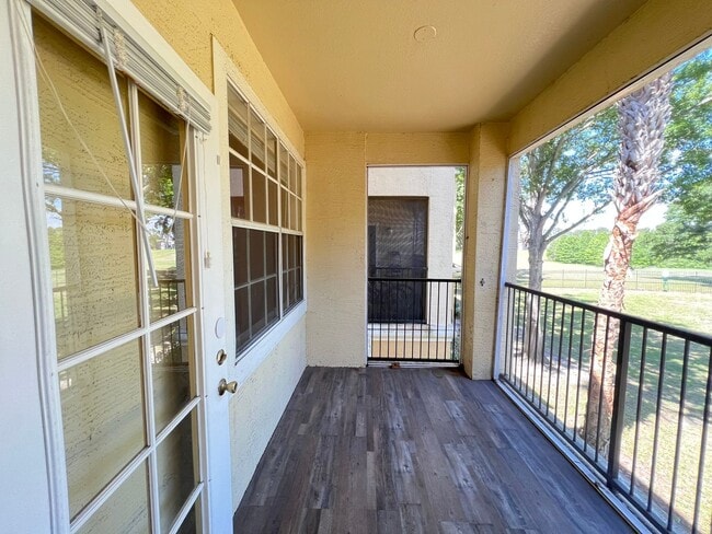 Building Photo - Spacious 1/1 condo!