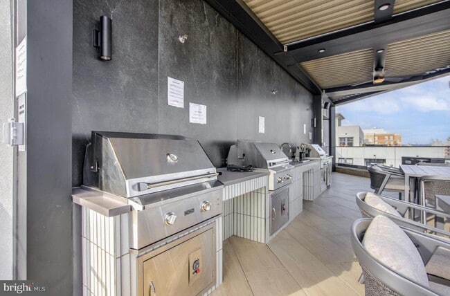 Building Photo - 1021 N Garfield St