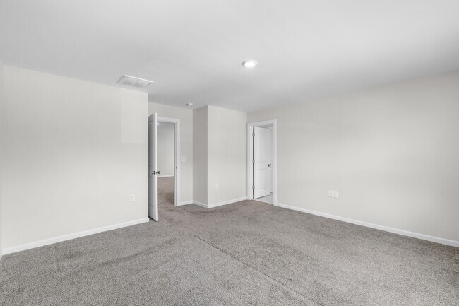 Building Photo - 2466 Hutch Ln