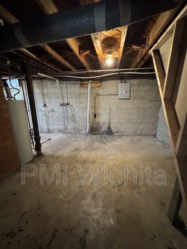 Building Photo - 6124 E Harry St