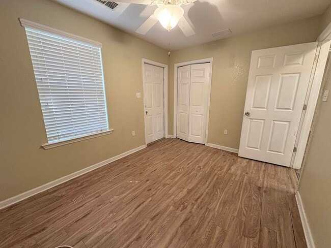 Building Photo - 2370 Quazar Cir