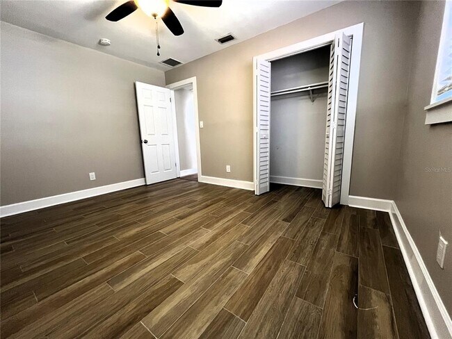 Building Photo - 3807 Belle Vista Dr E