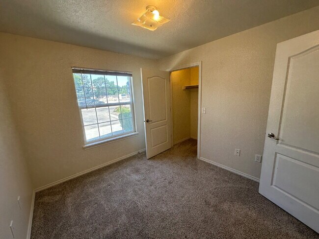 Building Photo - 11839 Cloverbrook Ln