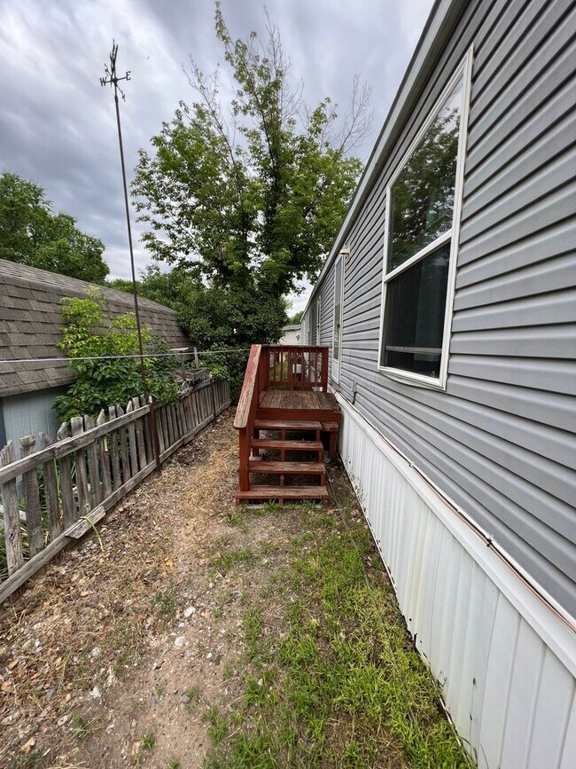 Building Photo - 3 Bedroom 2 Bath Updated Mobile Home with ...