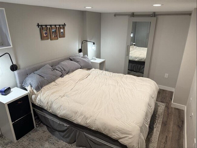 Building Photo - 371 S Franklin St