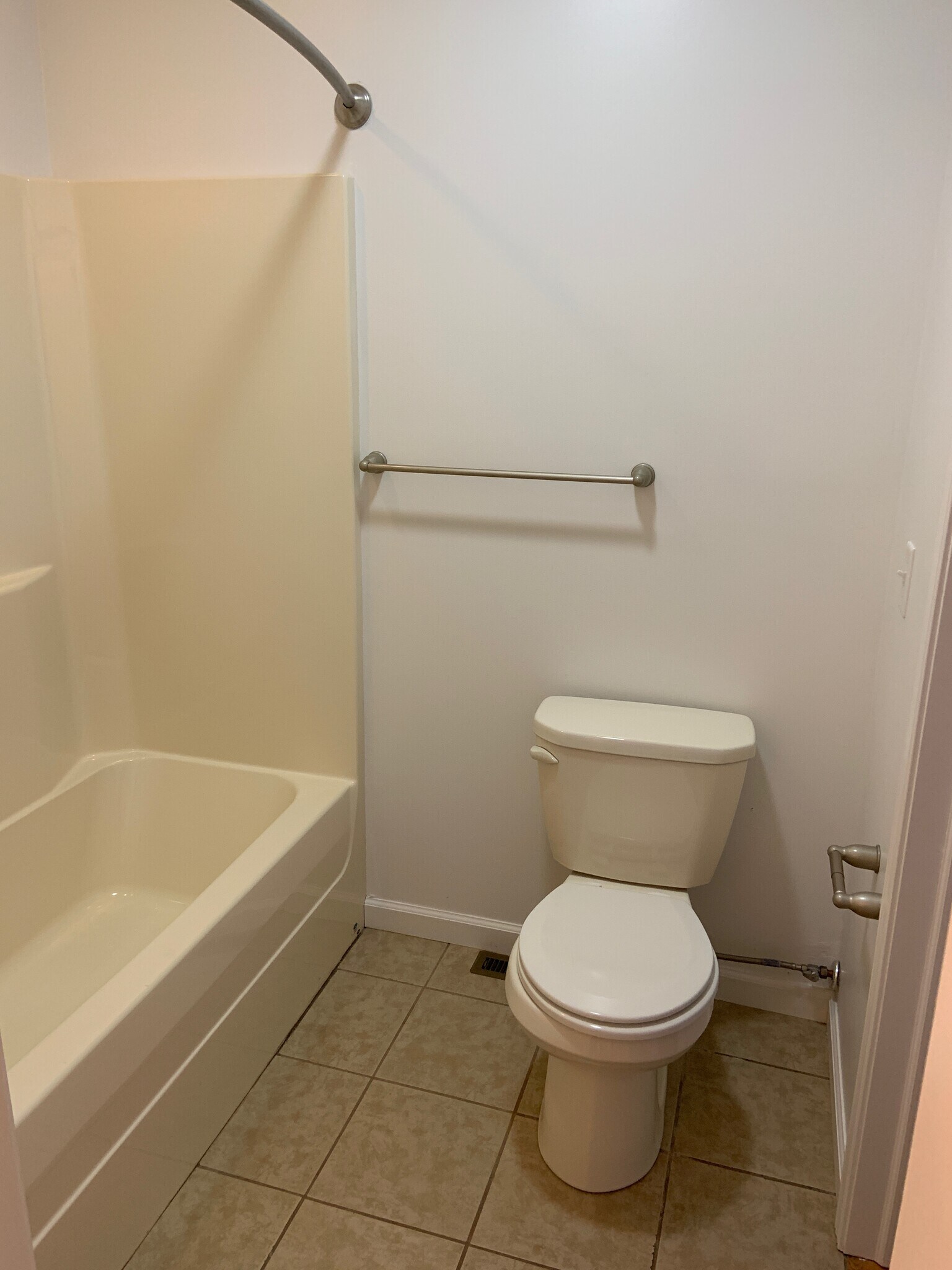 Building Photo - 204 Betsinger Rd