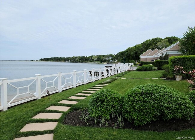 Building Photo - 62 Canoe Place Rd