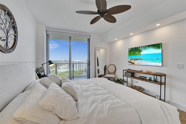 Master Bedroom - 16385 Biscayne Blvd