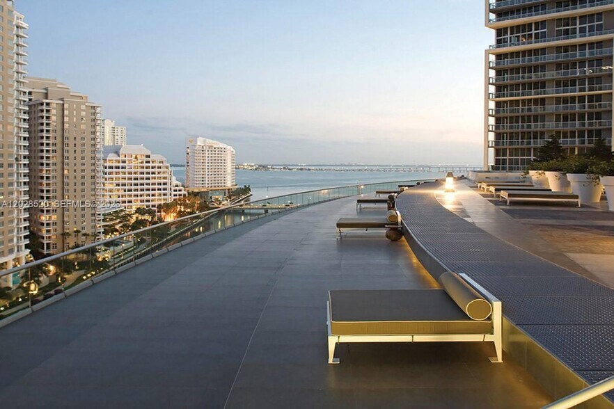 Building Photo - 495 Brickell