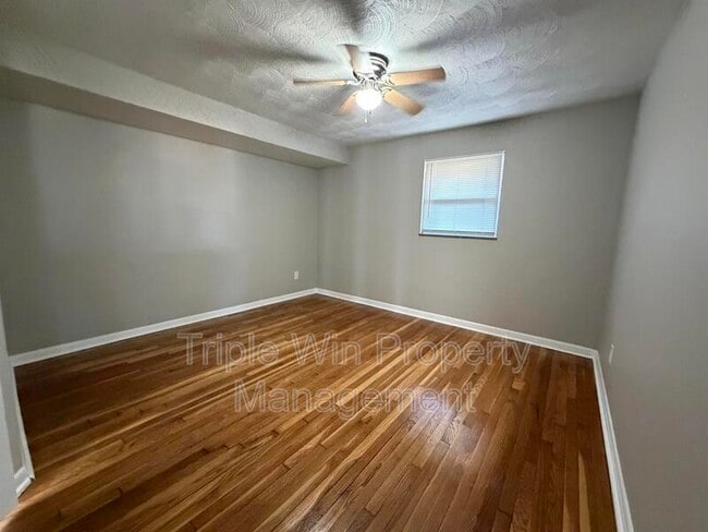 Building Photo - 2408 Caverhill Dr