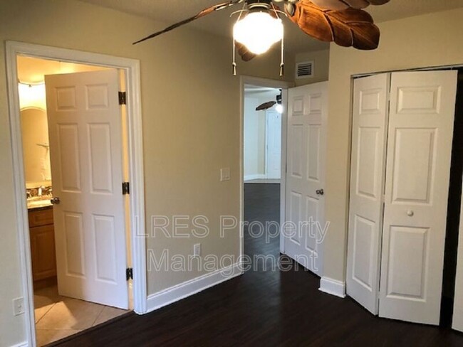 Building Photo - 3651 N Goldenrod Rd