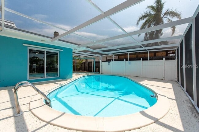 Building Photo - 4643 Bay Crest Dr