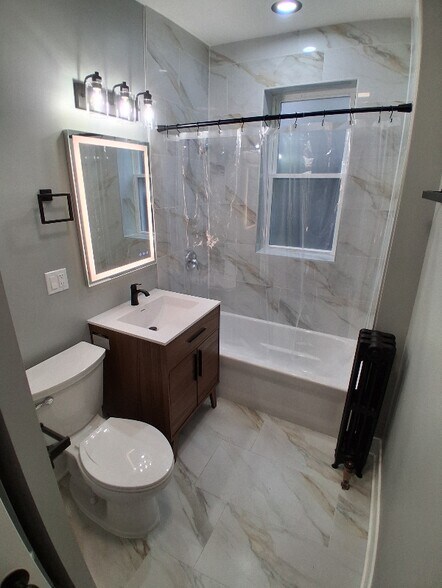 Building Photo - 3420 W Dickens Ave