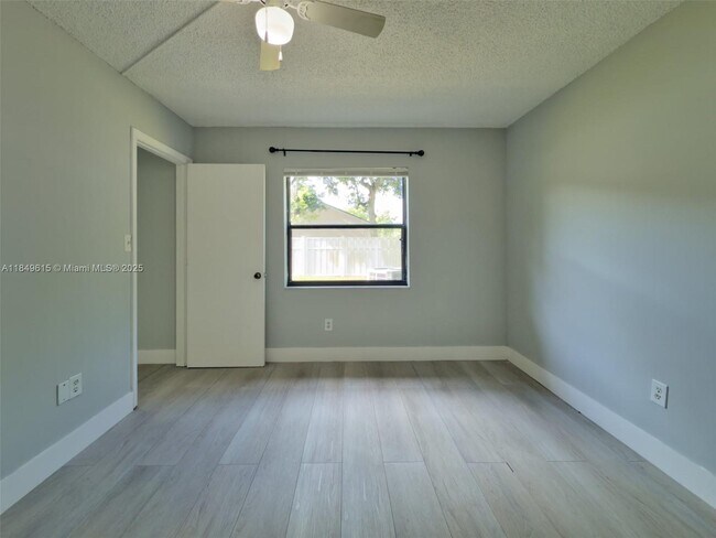 Building Photo - 6001 Shaker Wood Cir