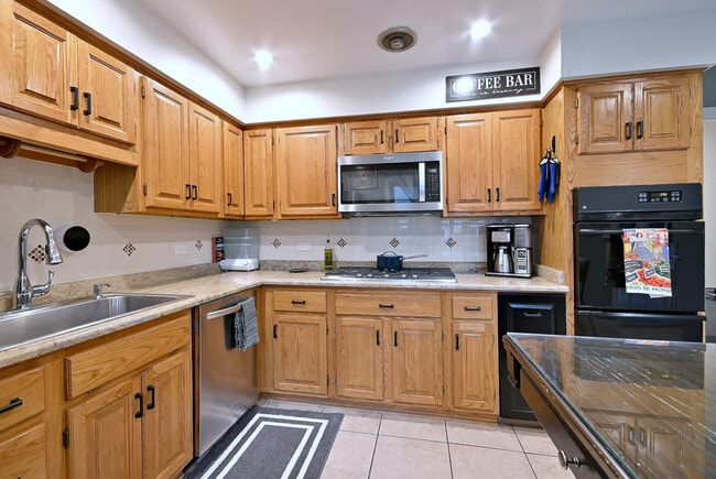 Building Photo - 2307 Edna Ave