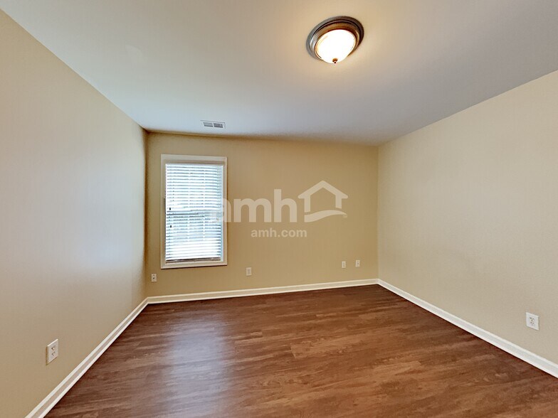 Building Photo - 1664 Crittenden Ln