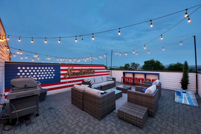 Building Photo - 2716 Delaware Ave