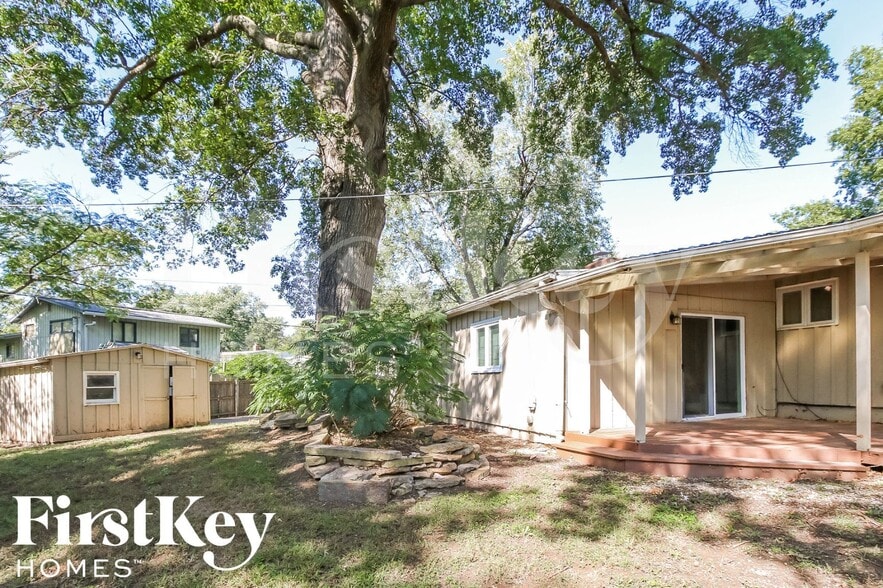 Building Photo - 2305 NE 61st St