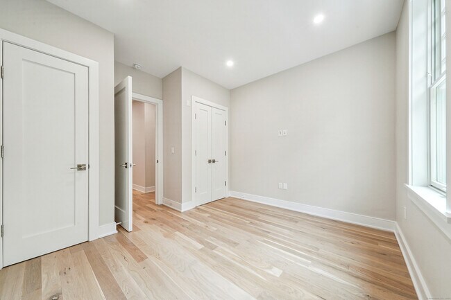 Building Photo - 8 Husted Ln
