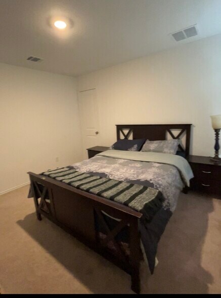 Building Photo - 923 Antelope Trl