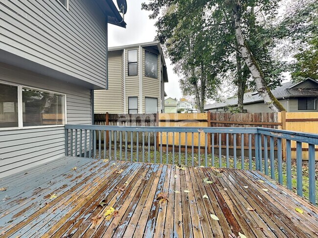 Building Photo - 2078 SE 8th Dr