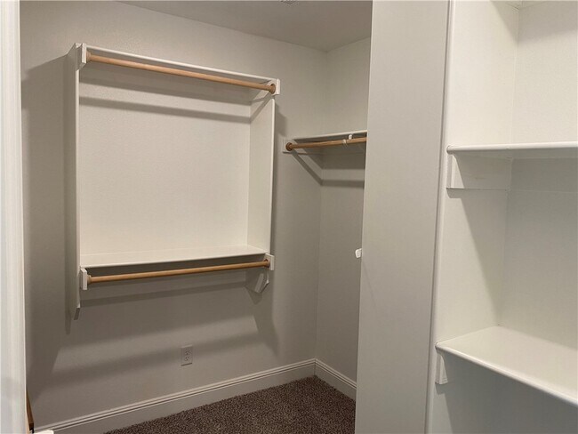 Building Photo - 3550 Macintosh Way