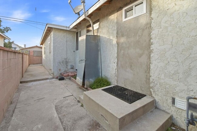 Building Photo - 15515 Harvest Ave