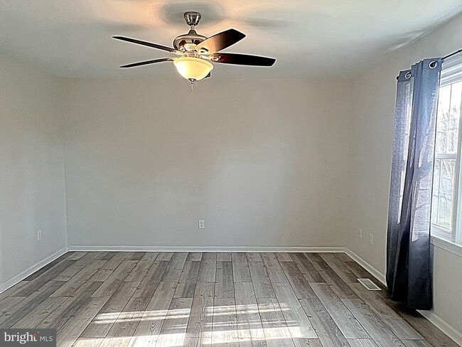 Building Photo - 17447 Pelham View Dr