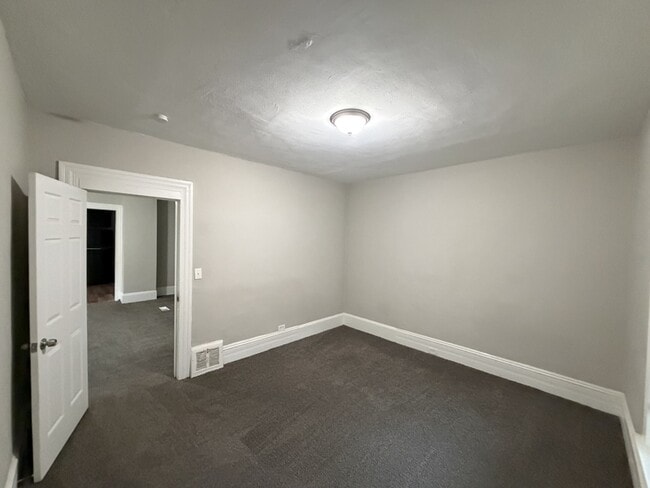 Building Photo - 875 E 154th St