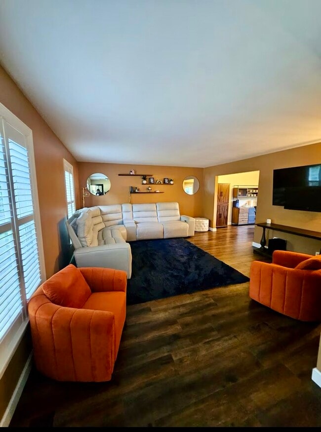 Building Photo - 5469 Barnwood Dr