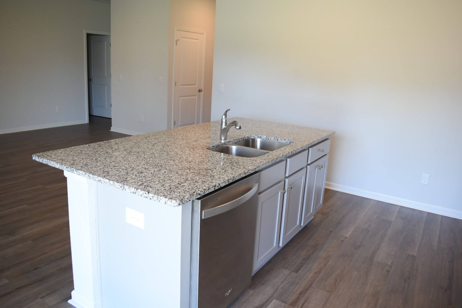 Building Photo - 832 Delta Ct