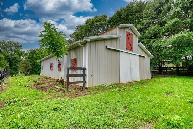 Building Photo - 175 Red Bank Rd