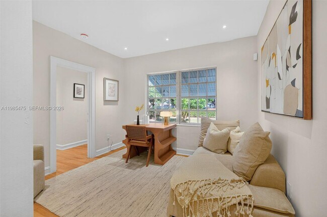 Building Photo - 1305 Alhambra Cir