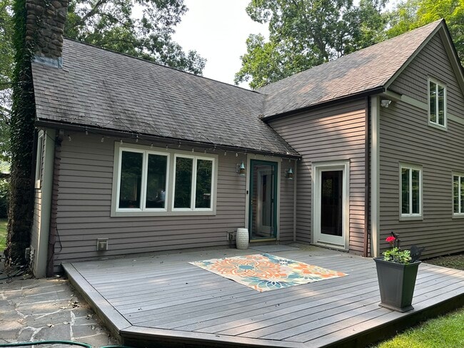 Building Photo - 135 Oregon Rd